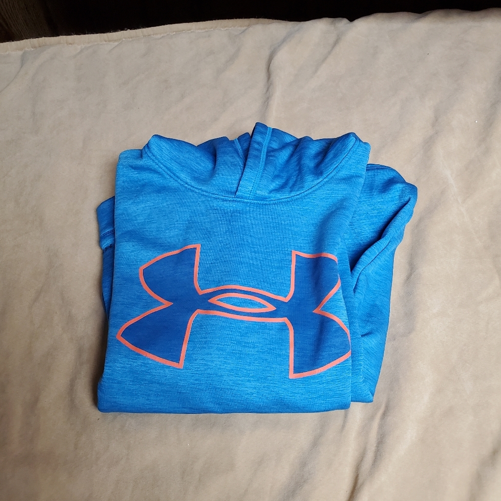 Size 10 12  Big Boys Under Armour sweatshirt